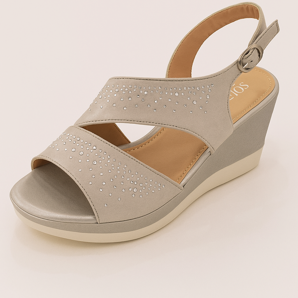 https://cdn.shopify.com/s/files/1/0665/8821/3361/files/20250708_1011_Sandalo_Argento_Elegante_remix_01jzmhaxb2efv8423gbrkt09xp.png?v=1774150869