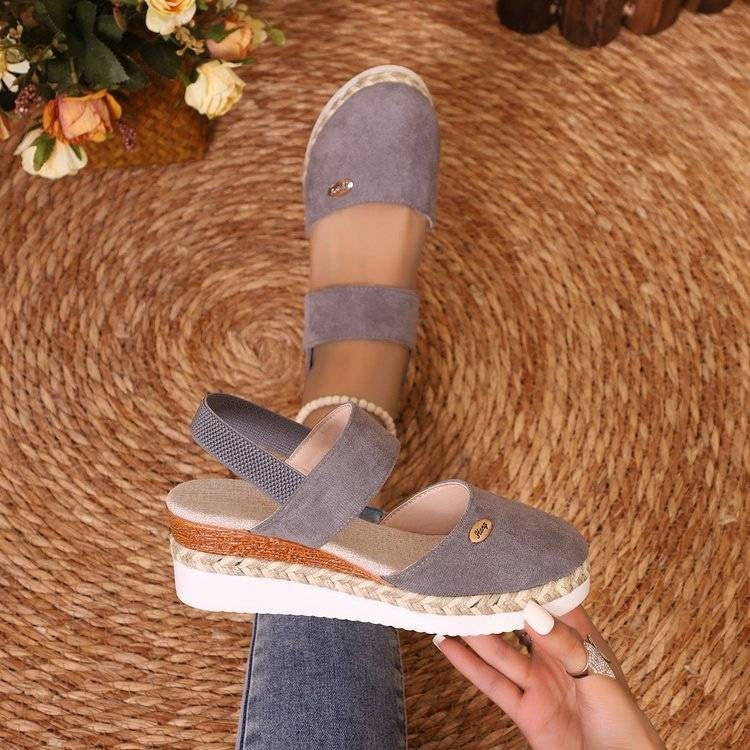 https://cdn.shopify.com/s/files/1/0665/8821/3361/files/Antonia_Ortopediska_sandaler_med_plata_ventilerande_och_avslappnade.jpg?v=1774149052