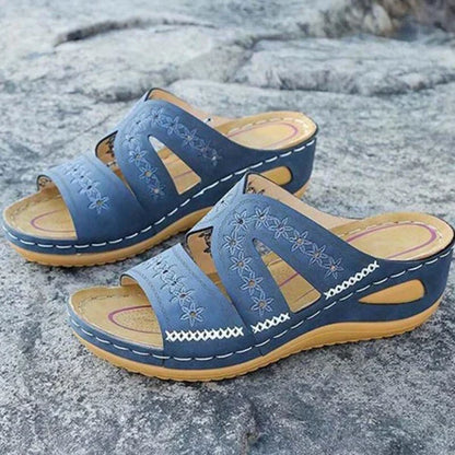 https://cdn.shopify.com/s/files/1/0665/8821/3361/files/Bleu_sandales-femme-bout-ouvert-ete-femmes-ch_variants-2_1024x1024_48a5efba-1c0a-4ece-8ecd-3519cb5d2944.webp?v=1774149549