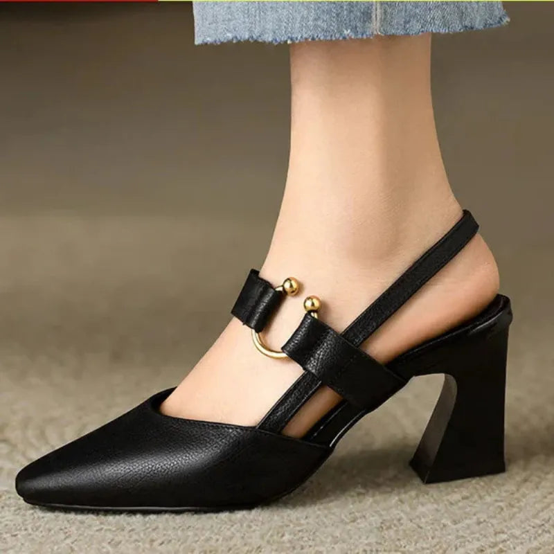 https://cdn.shopify.com/s/files/1/0665/8821/3361/files/Divina02.jpg?v=1774151128