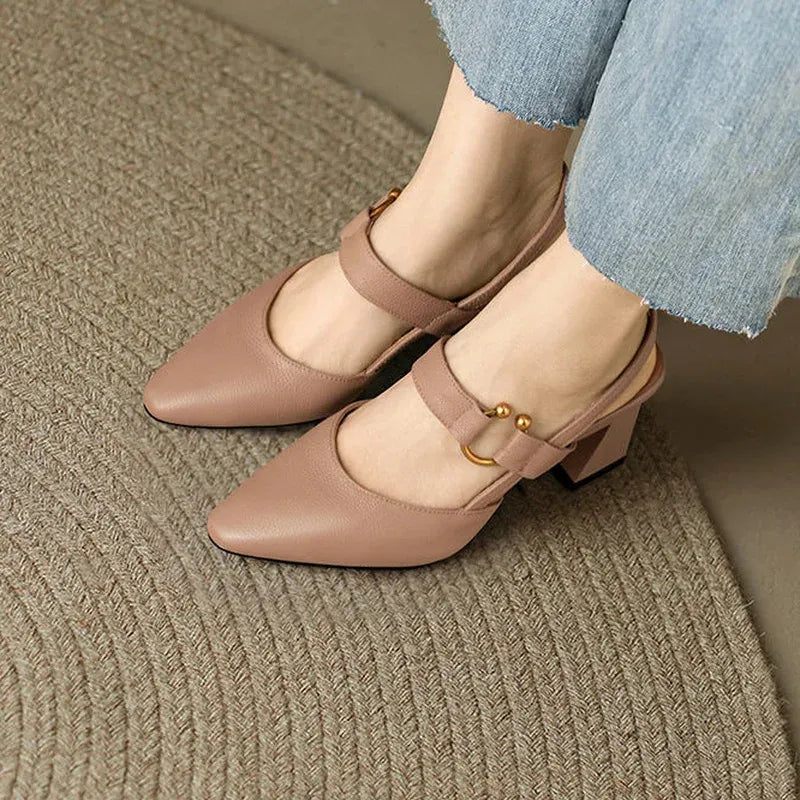 https://cdn.shopify.com/s/files/1/0665/8821/3361/files/Divina07.jpg?v=1774151128