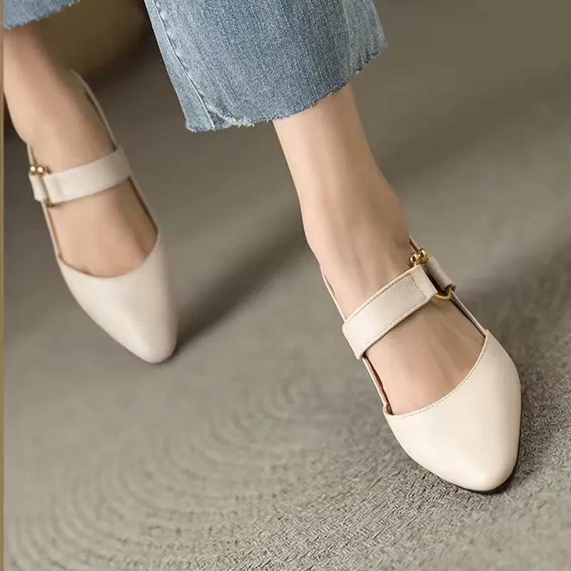 https://cdn.shopify.com/s/files/1/0665/8821/3361/files/Divina09.jpg?v=1774151128