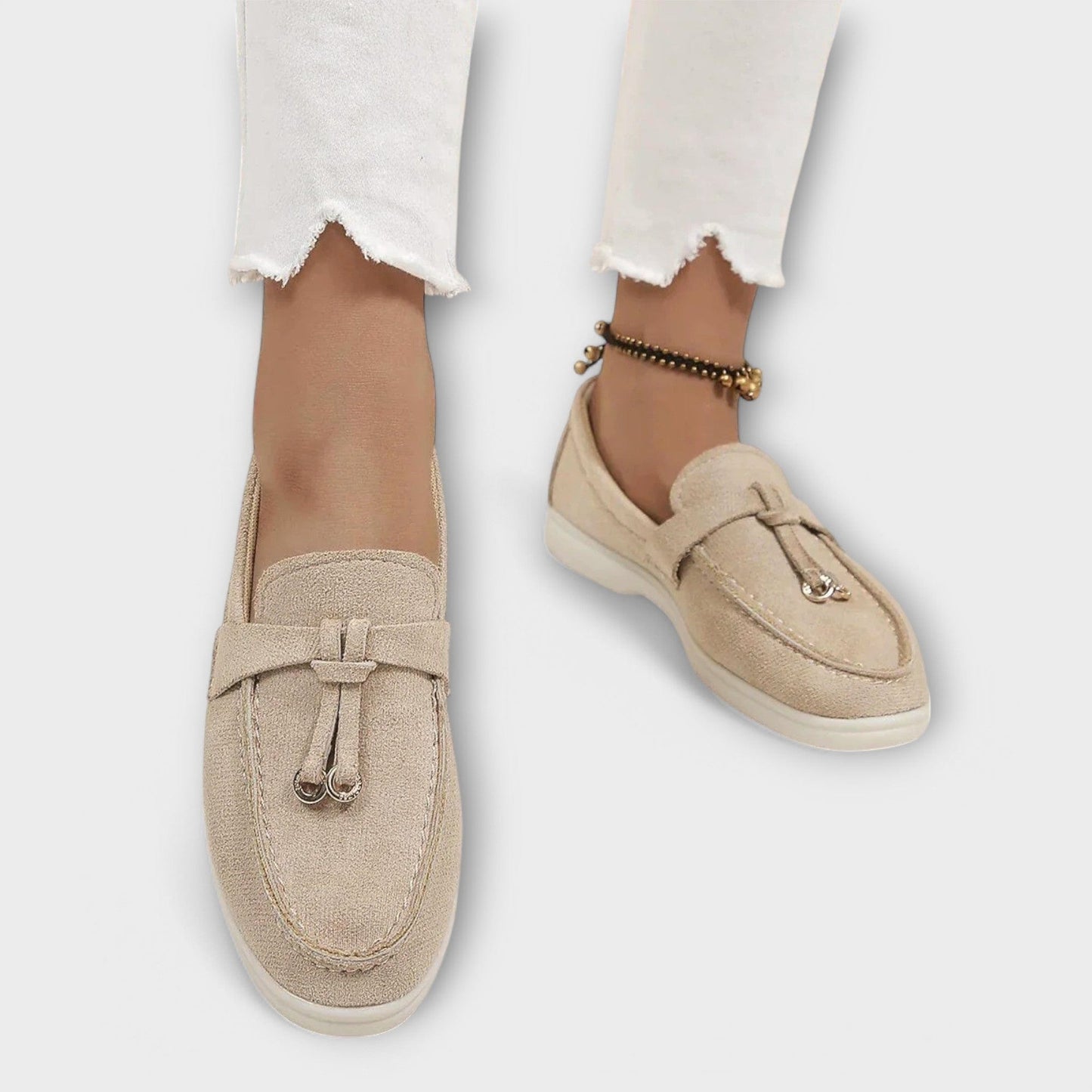 https://cdn.shopify.com/s/files/1/0665/8821/3361/files/damen-beige-loafer-elegant_3-Photoroom_3140574d-49e3-46a8-a616-9cc7190f478c.jpg?v=1775794650