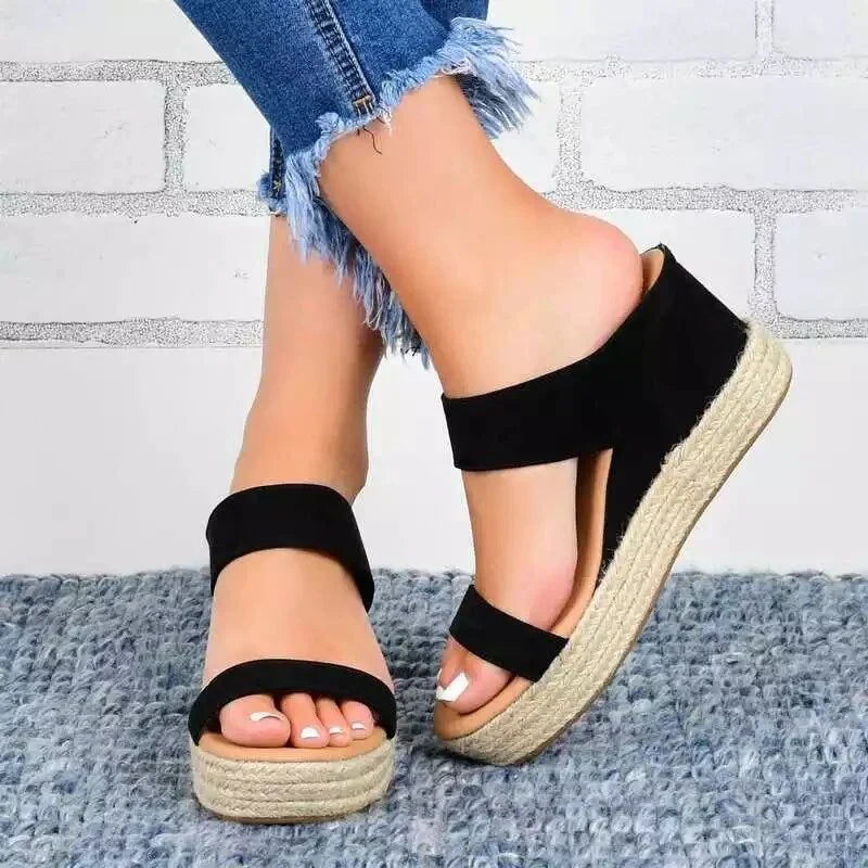 https://cdn.shopify.com/s/files/1/0665/8821/3361/files/sandales-a-talons-compenses-pour-femmes_main-2_1024x1024_ea21e10b-8afe-4c8e-b61b-51aa75d8e450.webp?v=1774149786