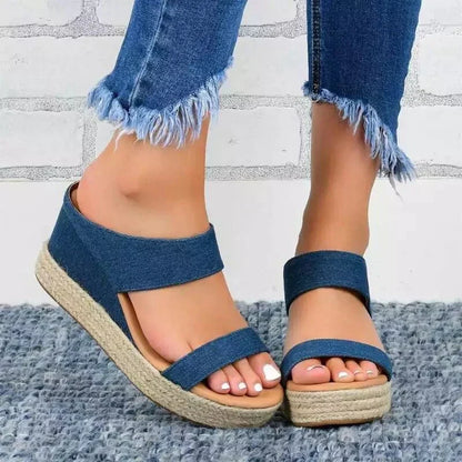 https://cdn.shopify.com/s/files/1/0665/8821/3361/files/sandales-a-talons-compenses-pour-femmes_main-4_1024x1024_c035cdb7-22ec-45cd-8a7c-75f91b72f8c4.webp?v=1774149786